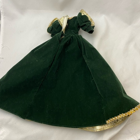 Ever After High First Chapter Briar Beauty Doll 2012 Redressed Green Gown - Picture 6 of 10